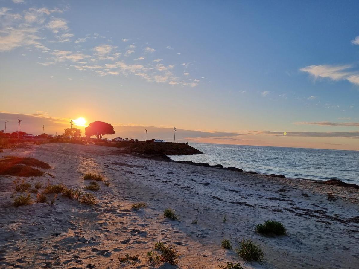 Beachfront Bliss, Waterfront Geographe Bay Villa Busselton Exterior photo