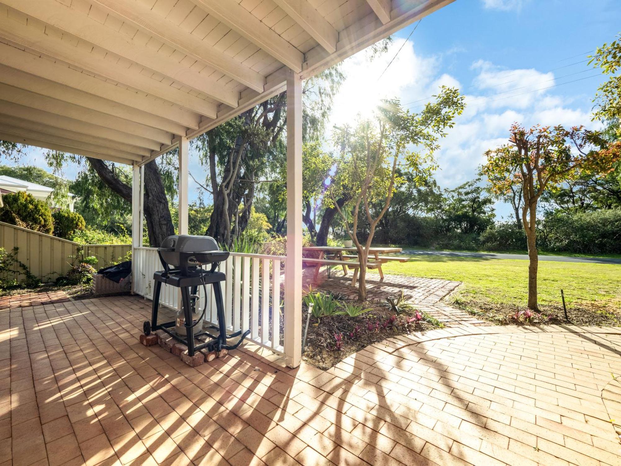 Beachfront Bliss, Waterfront Geographe Bay Villa Busselton Exterior photo